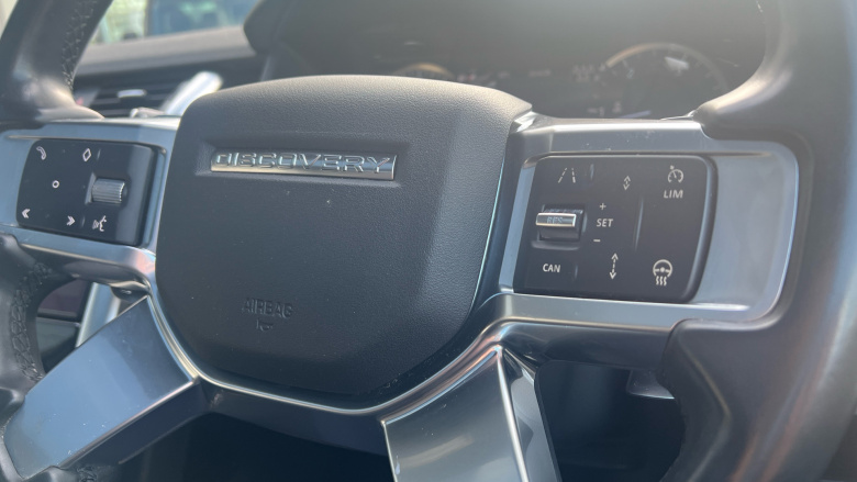 Land Rover Discovery 3.0 D300 R-Dynamic SE 5dr Auto Diesel Station Wagon